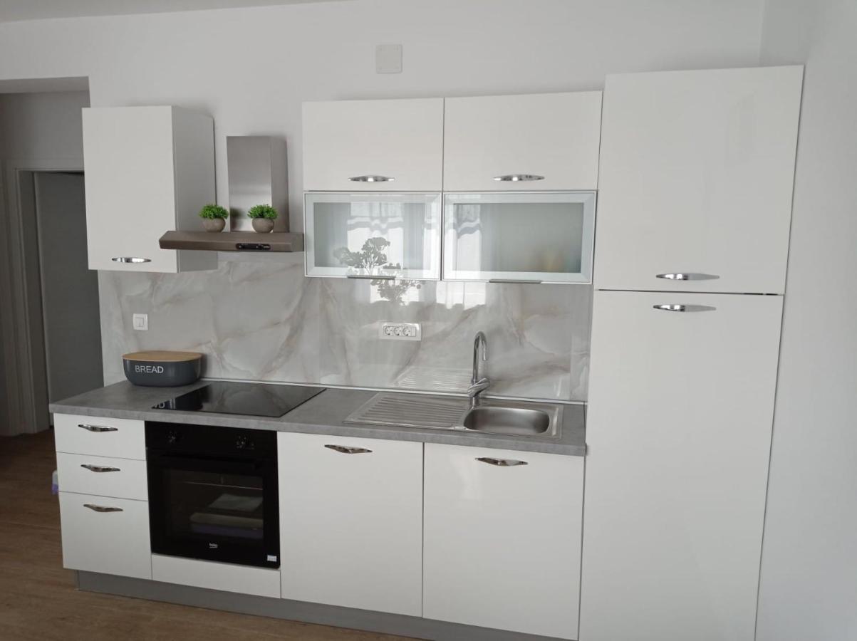 Apartman Franc S Vir Buitenkant foto